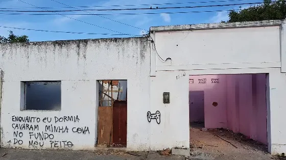 Diante da situação, o órgão da prefeitura municipal alerta que permanece o risco de colapso (desabamento) do terreno acima da mina 18 da Braskem