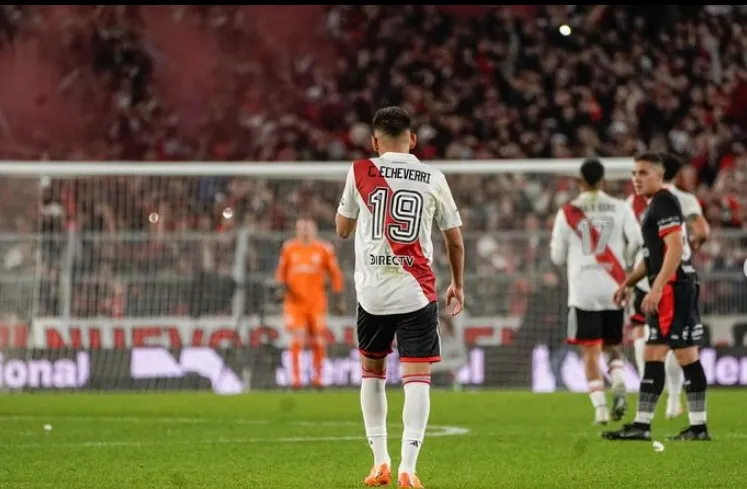 Claudio Echeverri na sua estreia com o time principal do River Plate