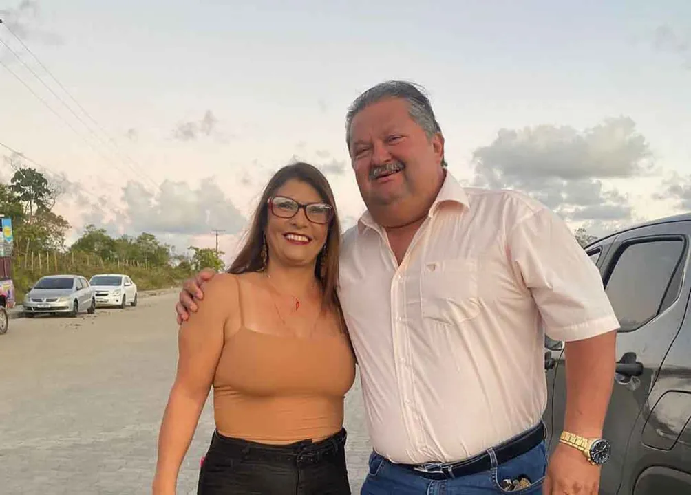 Subsecretária Paula Carneiro e vereador Júnior do Requeijão