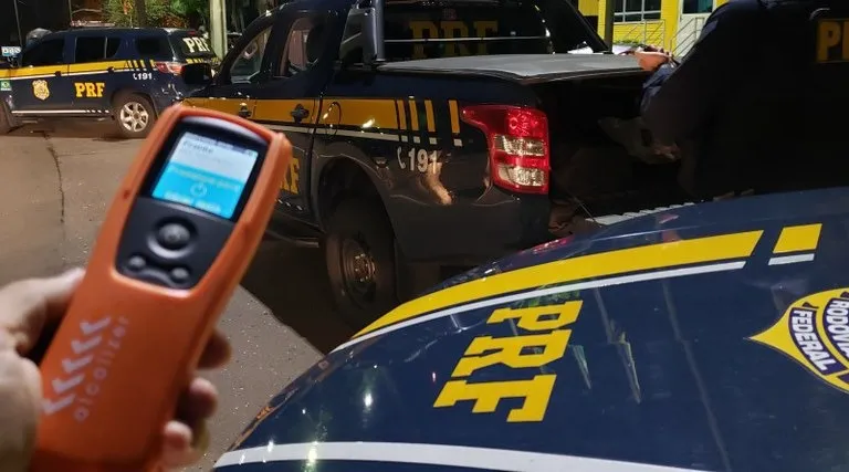 Durante a abordagem o condutor apresentou agressividade e resistiu a prisão