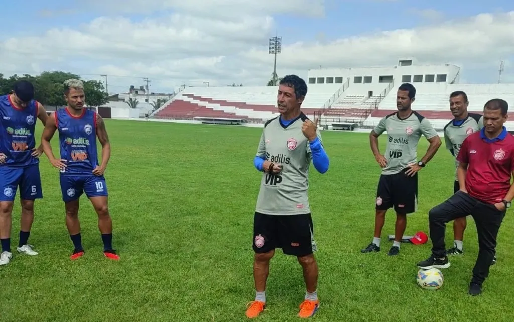 Técnico é um dos grandes responsáveis pelo excelente desempenho da equipe no Baianão