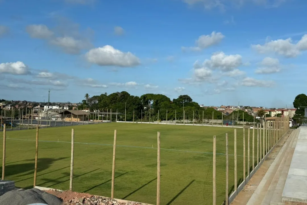 Um dos campos do Barradão que passaram por reforma