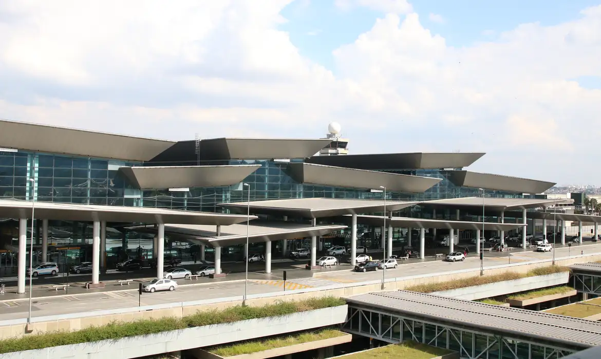 Vietnamitas sem visto de entrada no Brasil estão retidos no aeroporto de Guarulhos