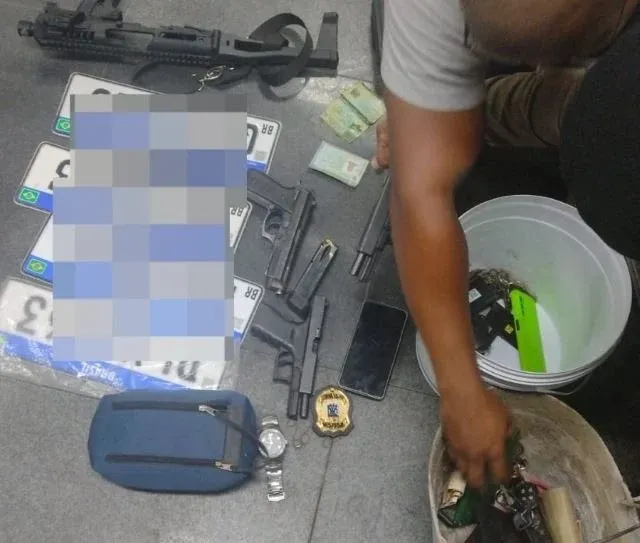 Todos foram conduzidos para a Central de Flagrantes no Complexo de Delegacias, no bairro Sobradinho