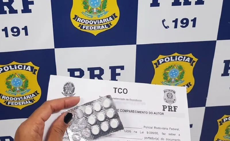 Ao todo foram apreendidas 3 cartelas, totalizando 38 comprimidos da droga