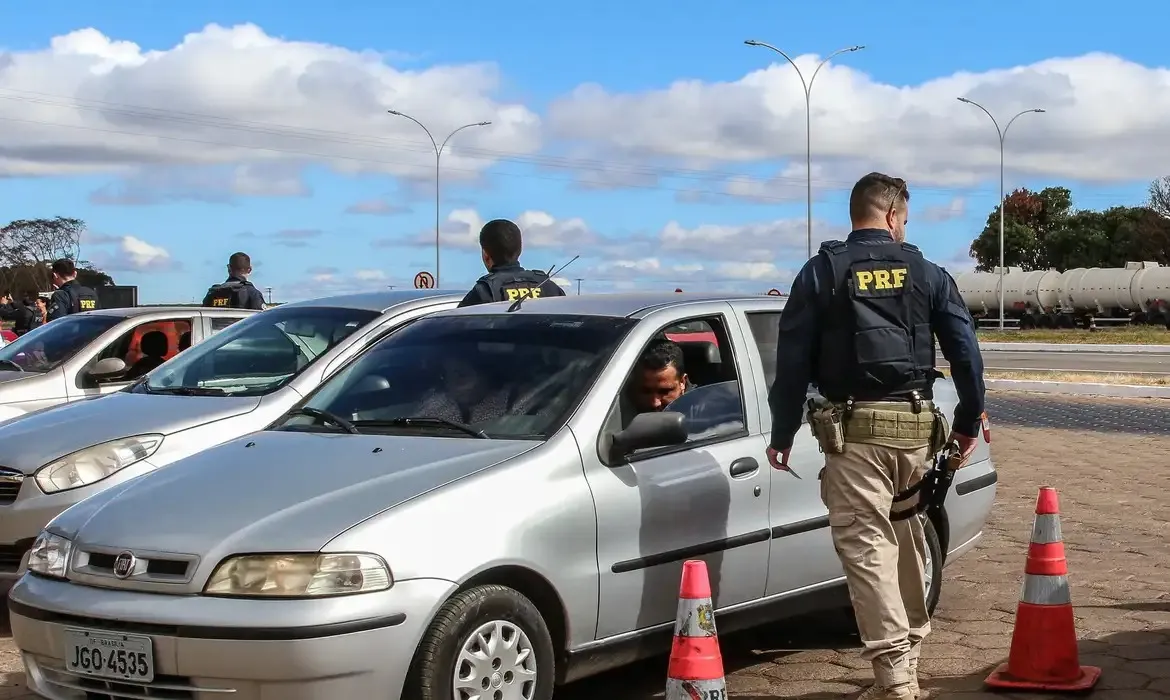 Corporação pede que o condutor planeje a viagem e faça a revisão do veículo