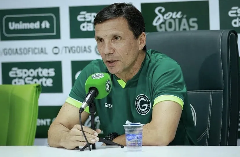 Zé Ricardo durante sua apresentação como novo técnico do Goiás