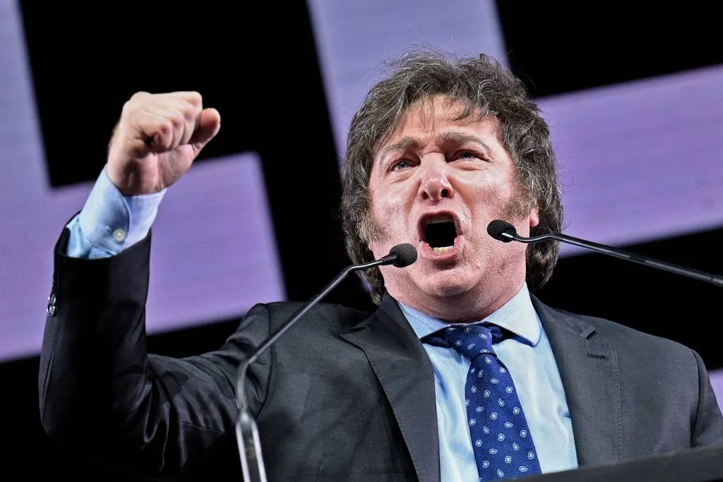 As medidas econômicas do presidente ultra liberal empurraram uma depreciação rápida da moeda argentina