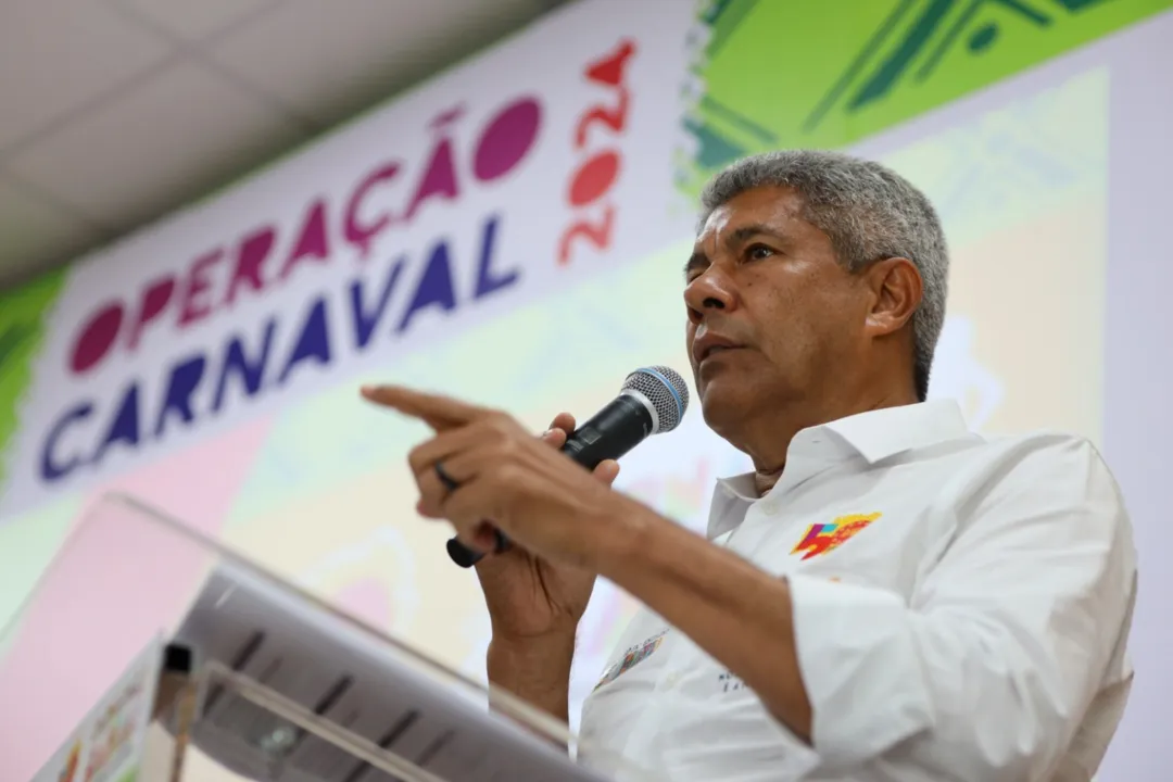 Jerônimo Rodrigues destaca redução de ocorrências no Carnaval de Salvador.