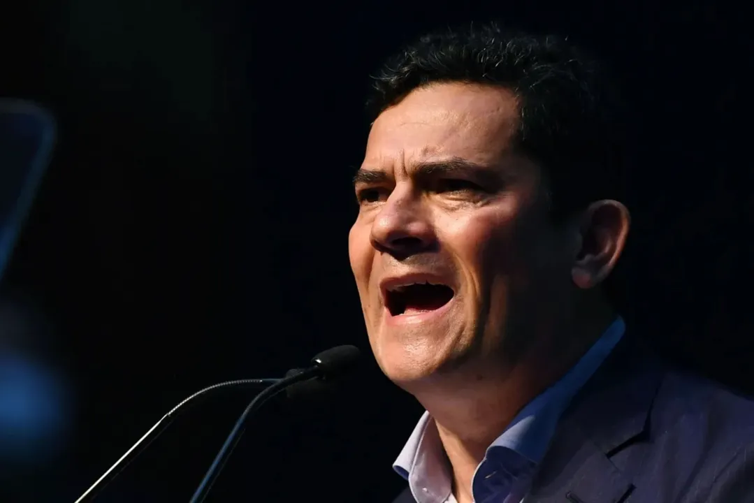 Moro e sua chapa também foram acusados em Ações de Investigação Judicial Eleitoral  de caixa dois e utilização indevida de meios de comunicação social