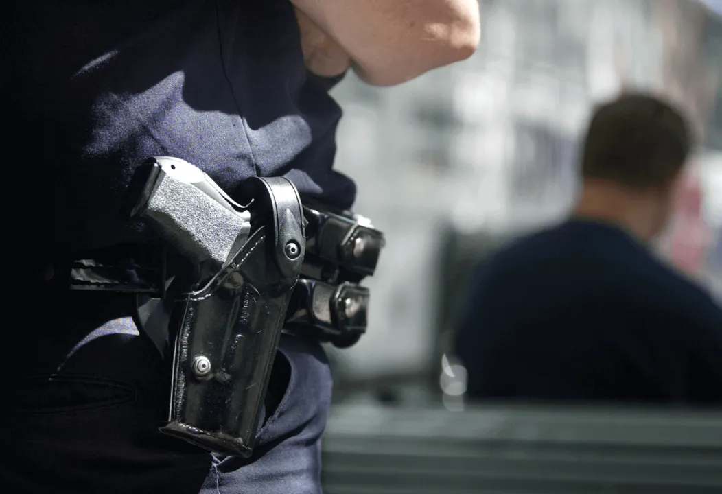 Caso a lei seja aprovada, seguranças privados poderão ter porte de arma mesmo fora do trabalho