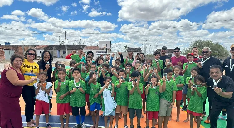 Quinhentas crianças e adolescentes participaram das competições de vôlei, basquete, handebol e futsal