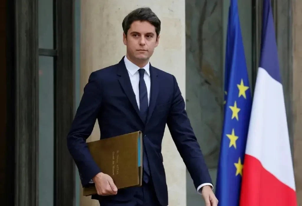 Attal sucede Élisabeth Borne, de 62 anos, que renunciou ontem depois que Macron indicou a ela que desejava nomear um novo primeiro-ministro