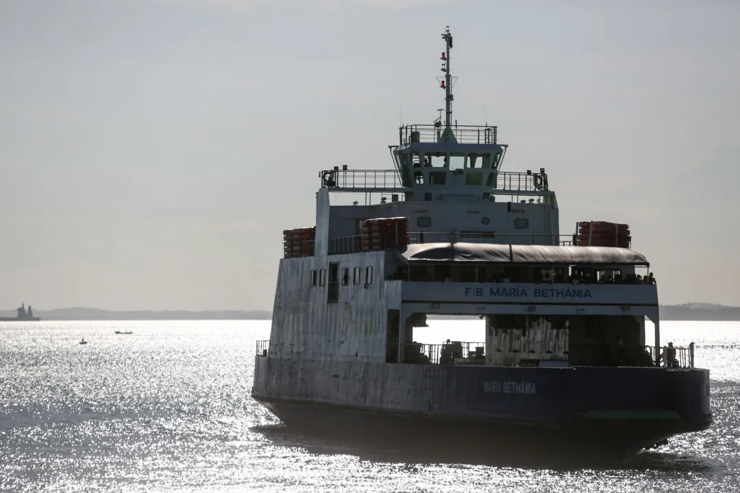 Três ferries tem operado apenas para pedestres e outros três para veículos