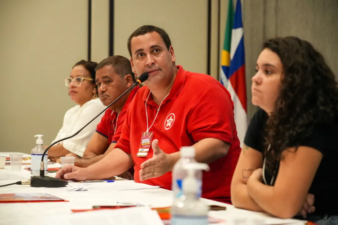 Diretório do PT estadual, em destaque, o presidente da sigla, Éden Valadares