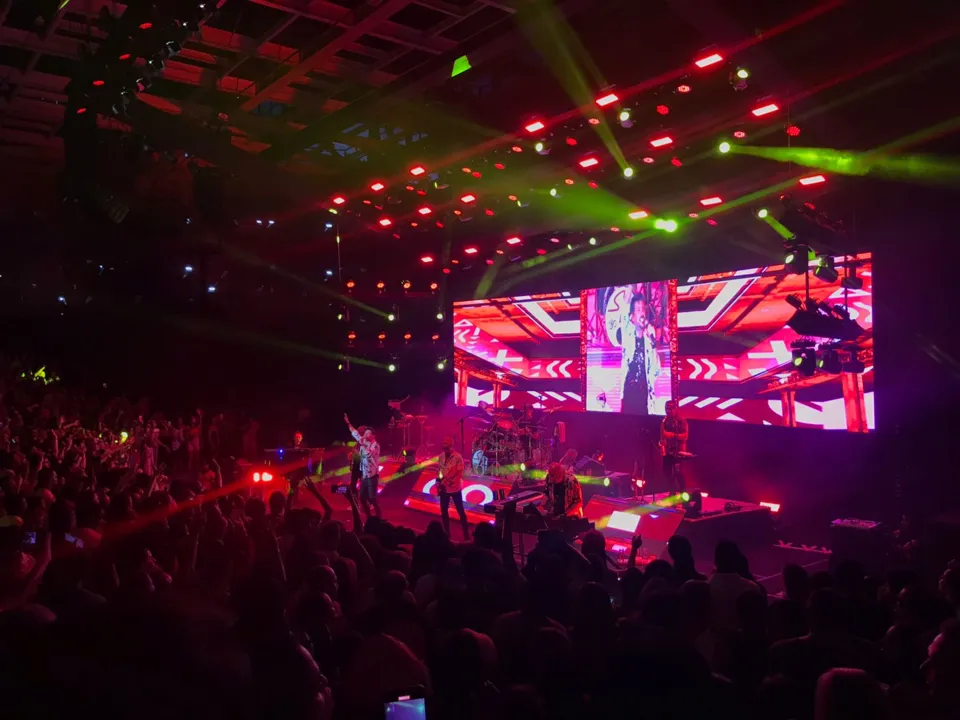 Banda abriu o show com a melodia “Canção de Verão", levando a plateia à loucura