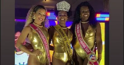 Naíra Cruz (centro) foi eleita a Rainha do carnaval