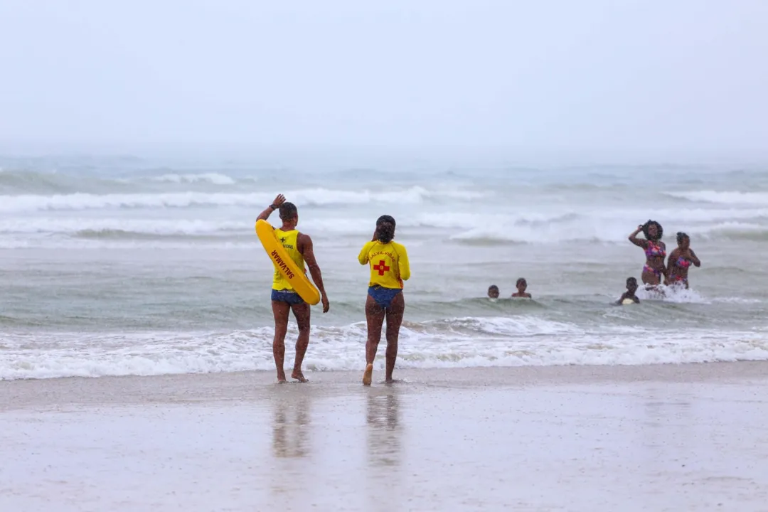 Imagem ilustrativa da imagem Salvamar alerta para o risco de descargas elétricas na praia