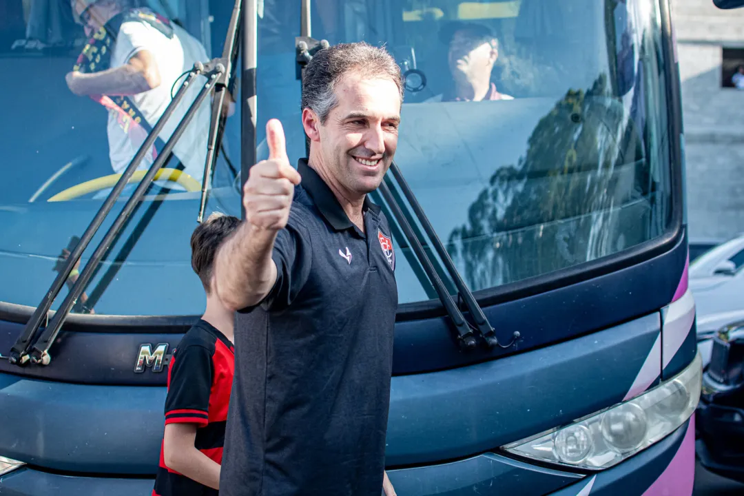 Mesmo com a desconfiança inicial, Léo Condé superou as expectativas e se sagrou campeão da Série B 2023