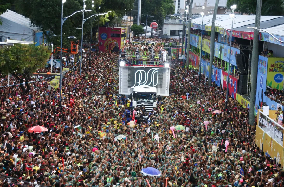 Circuito Osmar teve seu recorde de público nesta segunda-feira, com a passagem de blocos tradicionais como As Muquiranas