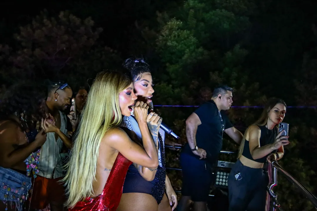 Ludmilla "chegou chegando" na Barra, no ritmo do seu hit "Cheguei"