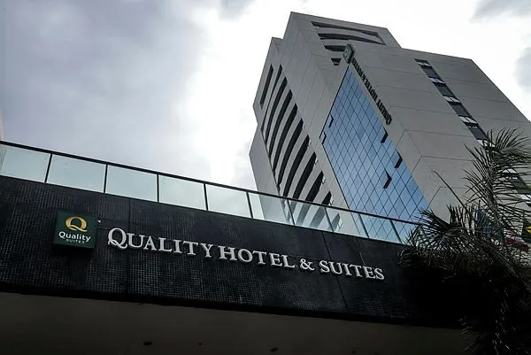 Fachada do Quality Hotel & Suites São Salvador, no bairro do Stiep