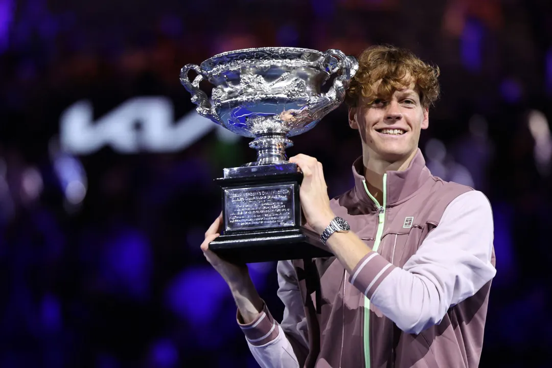 Sinner com o troféu do Aberto da Austrália