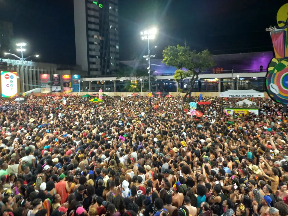 O trio teve um atraso de quase 3h para desfilar, saindo logo depois d de Igor Kannário