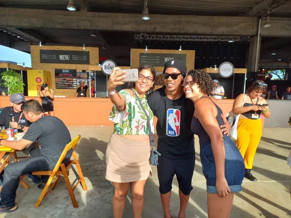 Curtindo pela primeira vez o Festival de Verão, Robson disse que veio ver o rapper Matuê