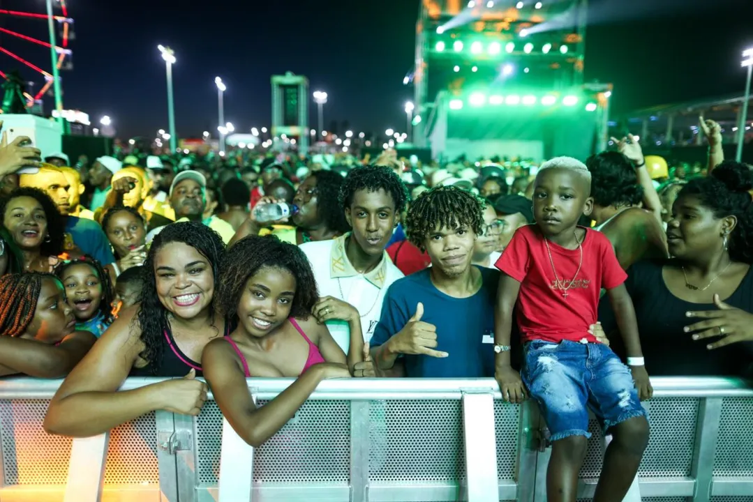 População curtindo o segundo dia de festival