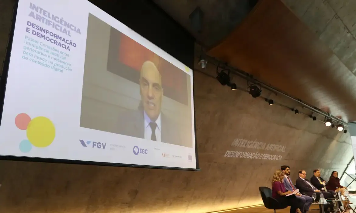 O ministro Alexandre de Moraes participou nesta segunda-feira, 4, do seminário Inteligência Artificial, Desinformação e Democracia, no Centro Cultural da Fundação Getulio Vargas (FGV)