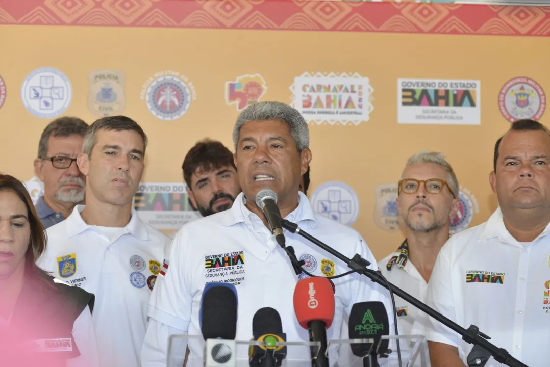 Jerônimo ressaltou que a segurança pública está cuidando para localizar os homens responsáveis pelos crimes