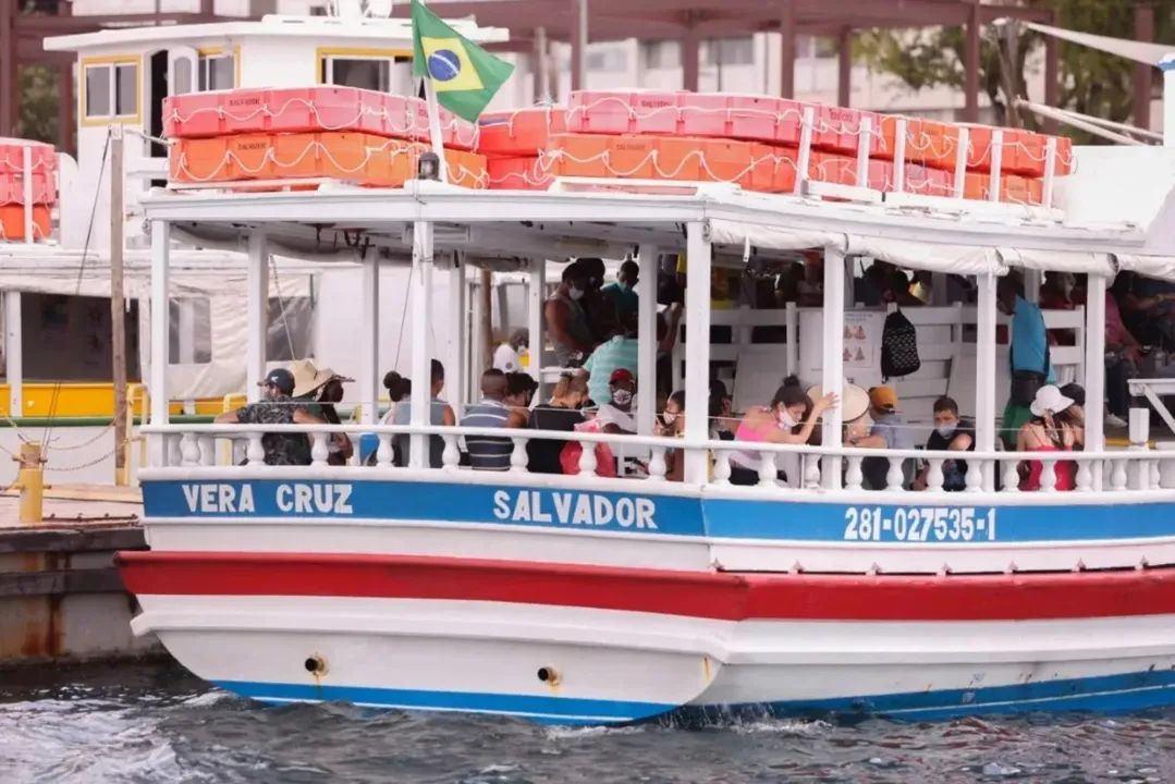 De segunda a sábado, no sentido Mar Grande-Salvador, a passagem na travessia custa R$ 7,50. Já aos domingos e feriados o valor da passagem é R$ 10