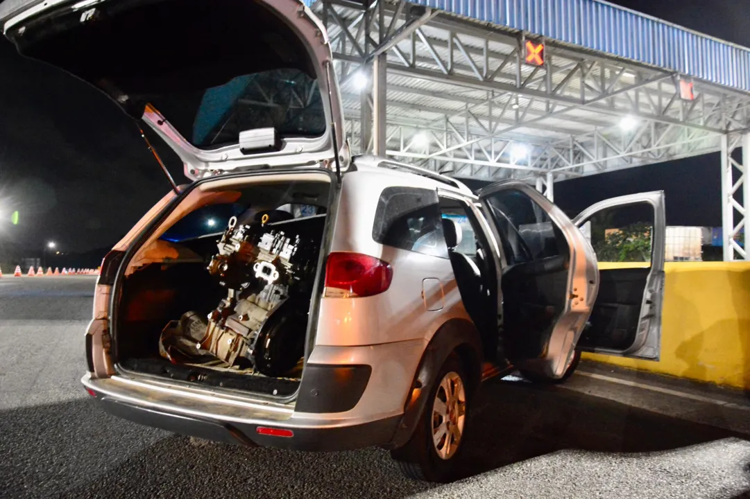 Motor estava sendo levado no porta-malas de outro veículo
