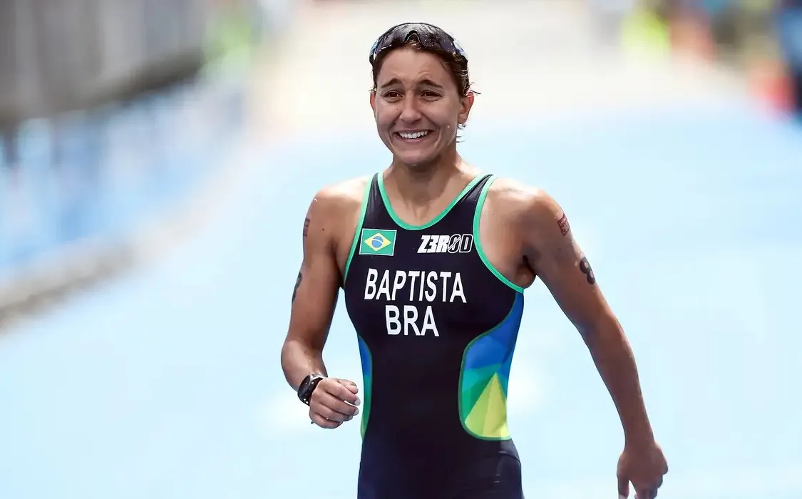 Carro que vinha pela pista de estrada de Santa Eudoxia, em São Paulo, colidiu de frente com a bicicleta na qual a atleta estava. Triatleta está internada.