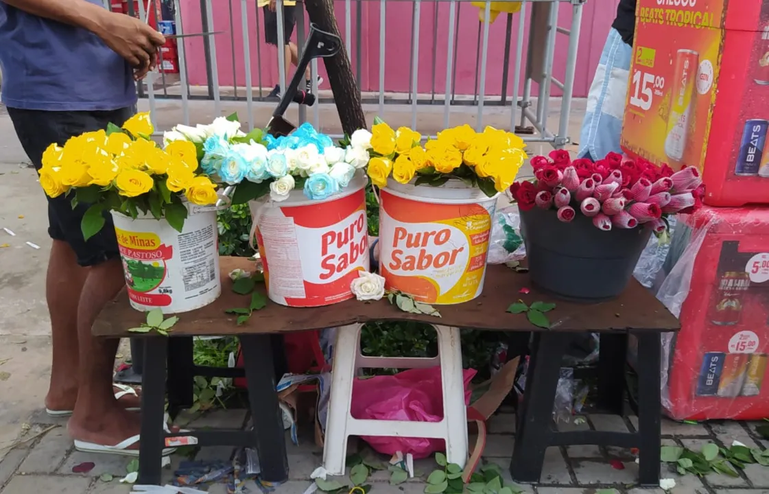 Portal A TARDE conversou com três vendedores de flores durante a festa