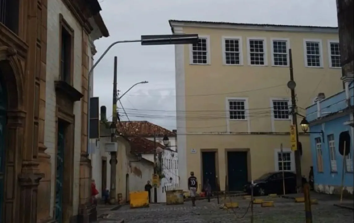 A reabertura da via ocorreu após operação para retirada do objeto que apresentava risco para a população.