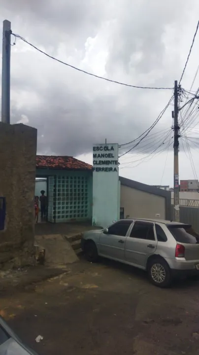 Escola é da rede municipal no bairro de Vila Canária