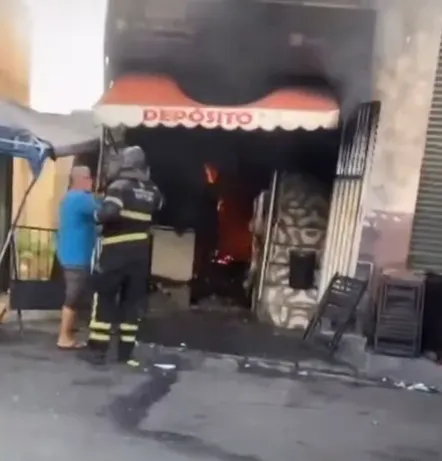 O Corpo de Bombeiros foi acionado por moradores do bairro