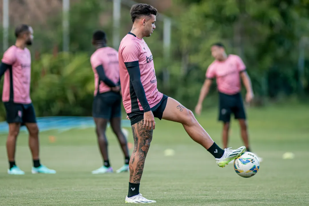 Elenco do Vitória faz os ajustes finais na Toca do Leão pensando no Ba-Vi
