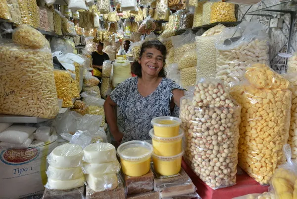 Vendedora de biscoitos na cidade de Vitória da Conquista, no sudoeste baiano