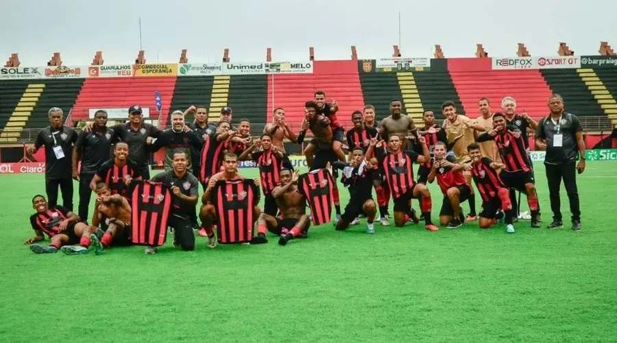 Vitória goleou o Vasco para garantir vaga na terceira fase