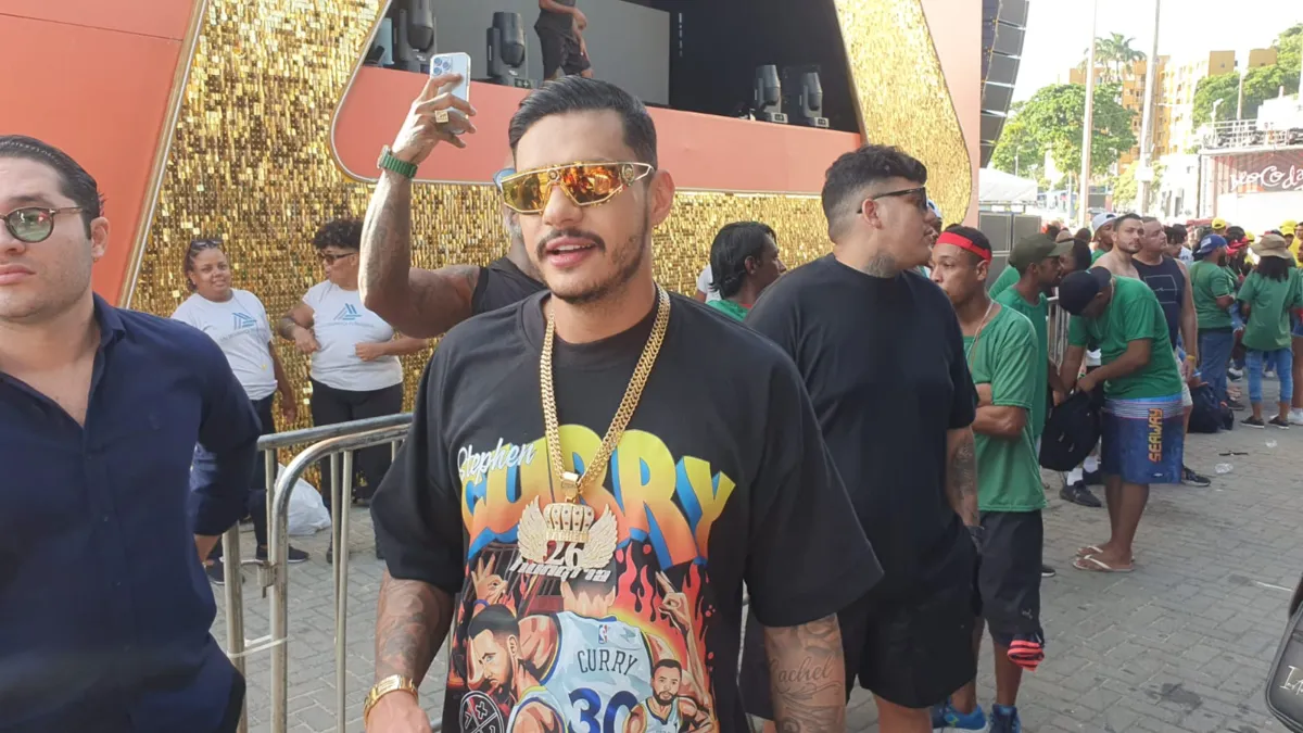 Rapper foi uma das estrelas a marcar presença no primeiro dia de folia