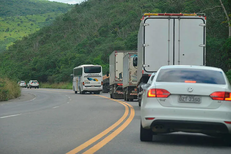 As retrações do mês foram dos transportes (-1,0%) e dos serviços de informação e comunicação (-0,1%)