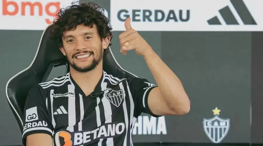 Scarpa fala pela primeira vez com a camisa do Galo