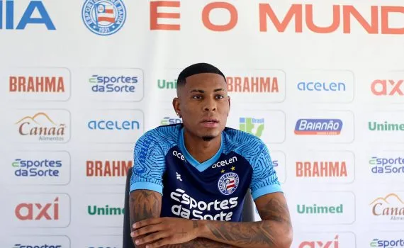 Caio Roque durante coletiva