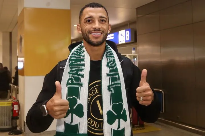 Vitor Hugo durante apresentação no Panathinaikos