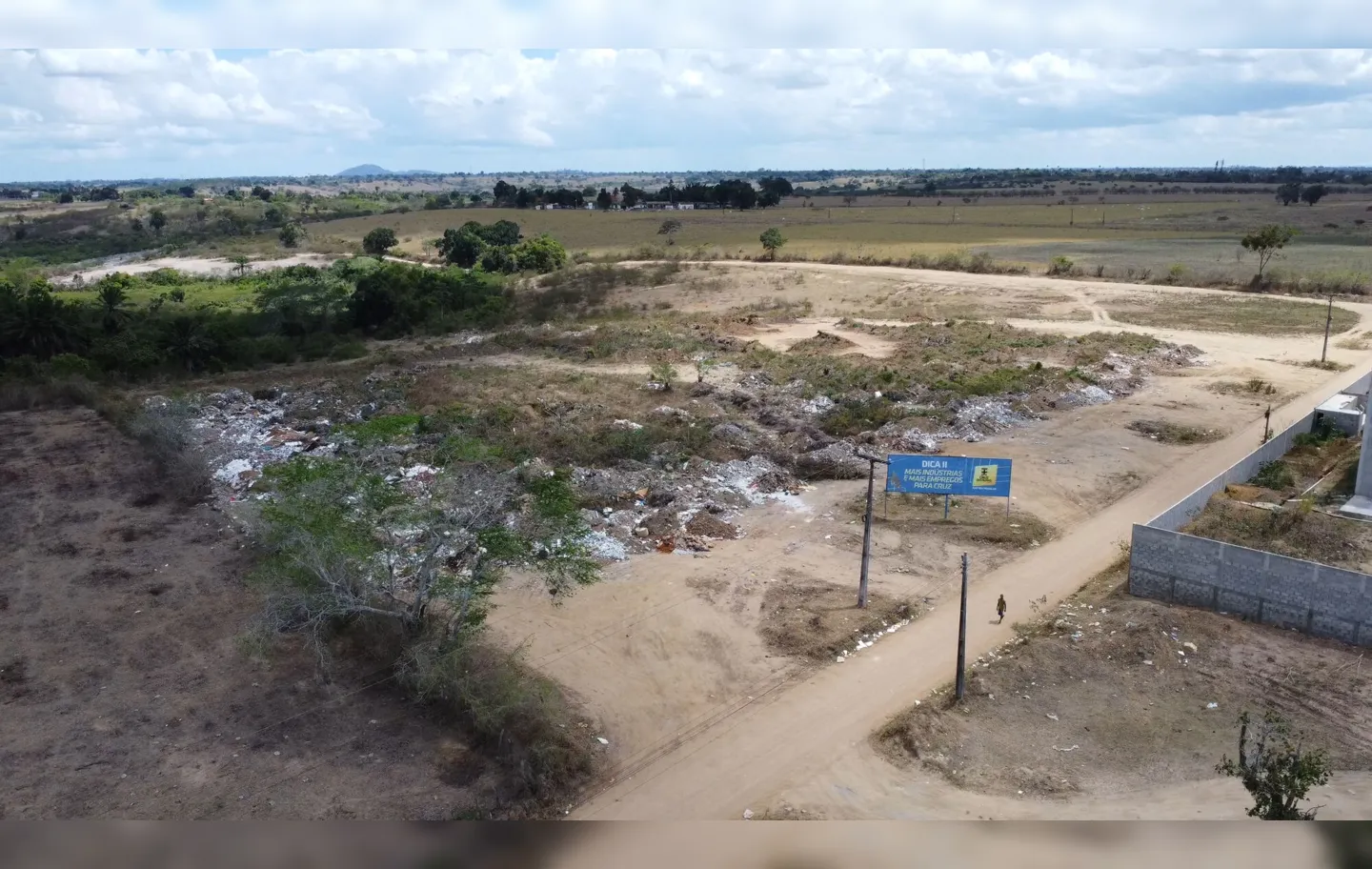 Imagens aéreas da região, obtidas pelo Portal A TARDE, mostram o terreno sem empreendimentos e com a presença de vegetação arbustiva