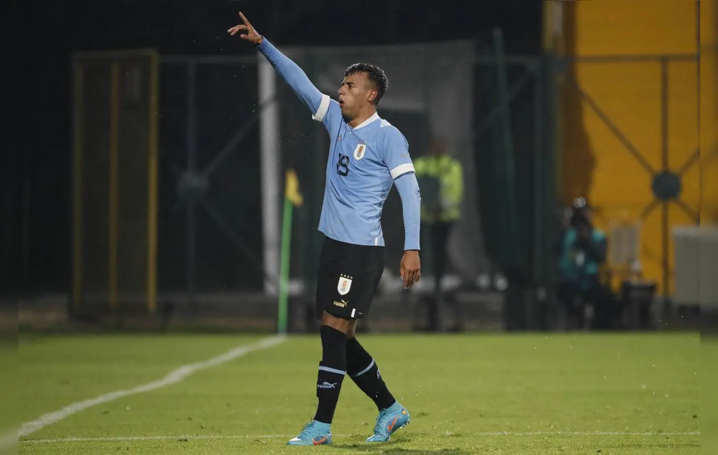 Luciano Rodriguez em ação pela seleção uruguaia
