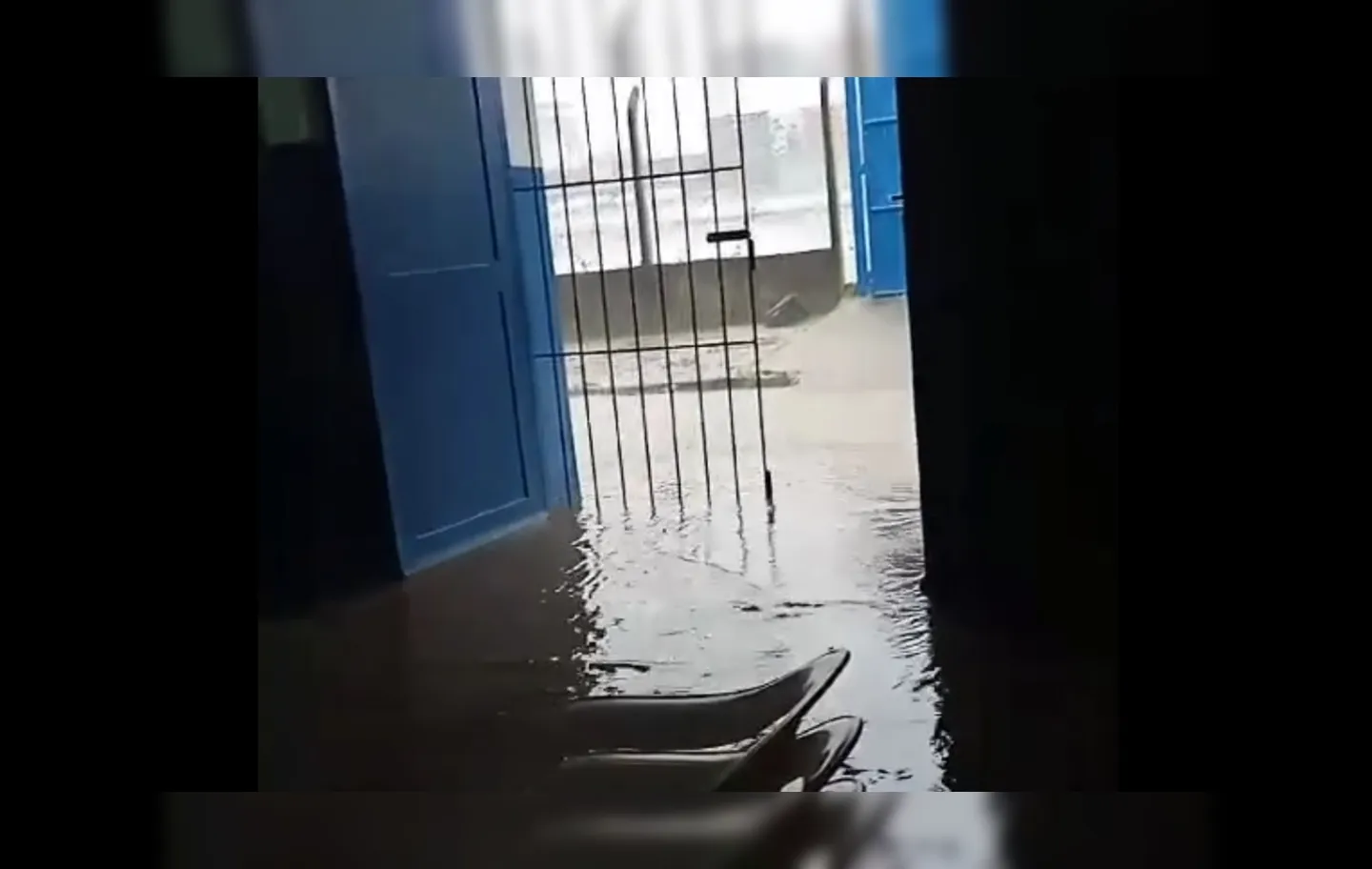 Unidade de saúde em Feira de Santana é tomado pela água